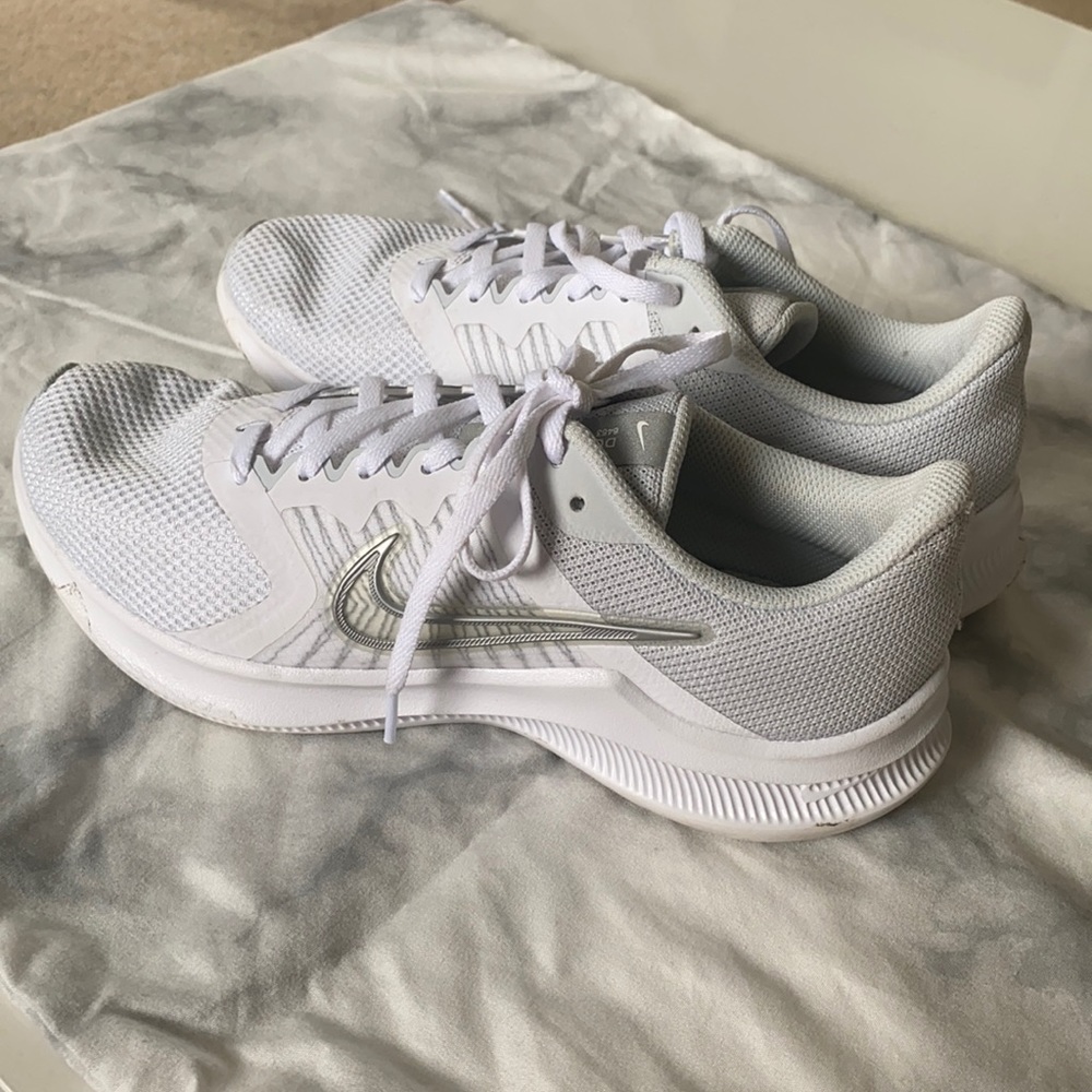 White and grey Nike women's 8.5 sneakers